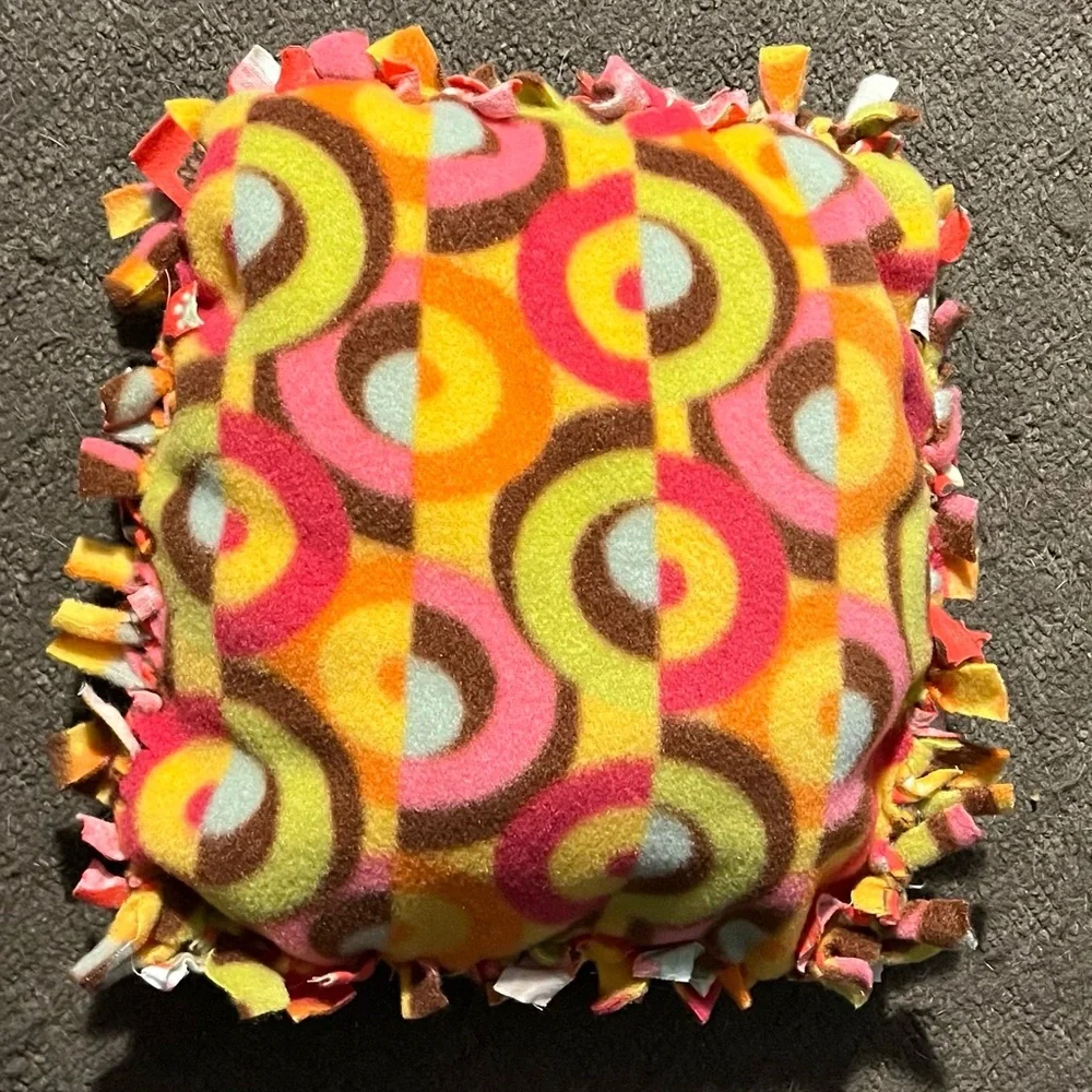 Knotted blanket & pillow